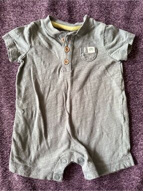 NWOT Carter’s Sage Green Baby Bot Romper with Wooden Buttons, 3 Months